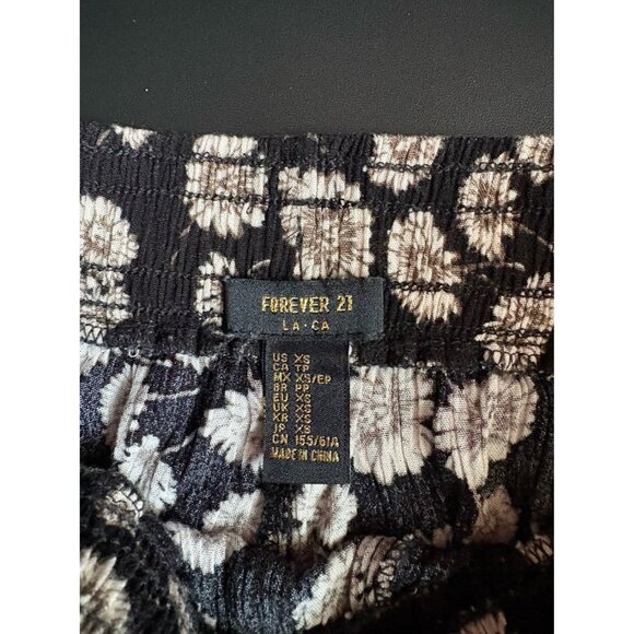 Forever 21 Shorts Black with Flowers size XS - Picture 2 of 3